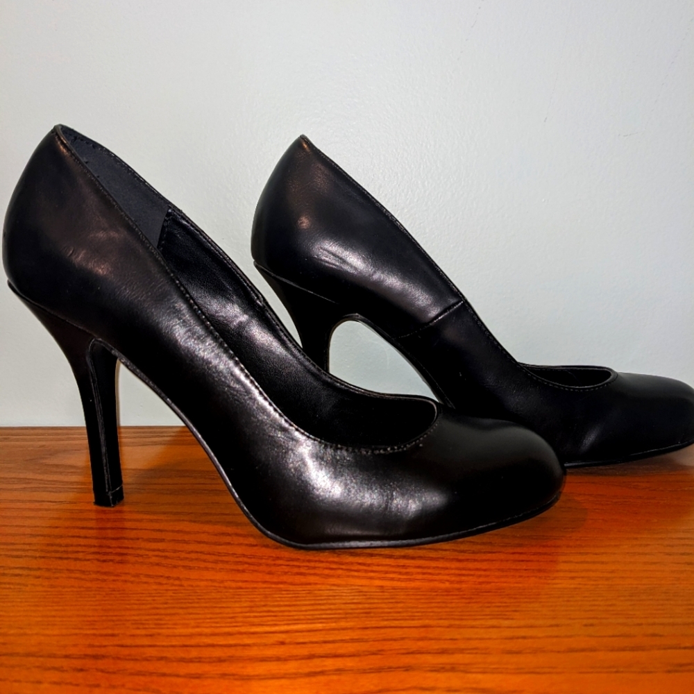 Paprika Black heels